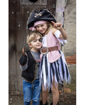 Kira la fille pirate taille...